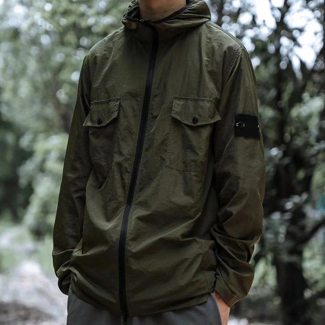 

Куртка 23SS Мужская водонепроницаемая на молнии с капюшоном и бейджем, легкий топ для мужчин и женщин