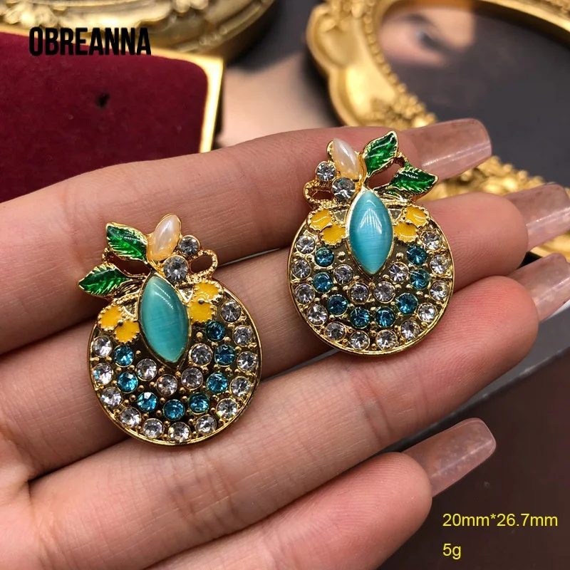 

Retro Diamonds Stud Earrings Pineapple Style High Sense Exquisite Refined Grace Female Design Luxury Jewelry New Elegant Hot