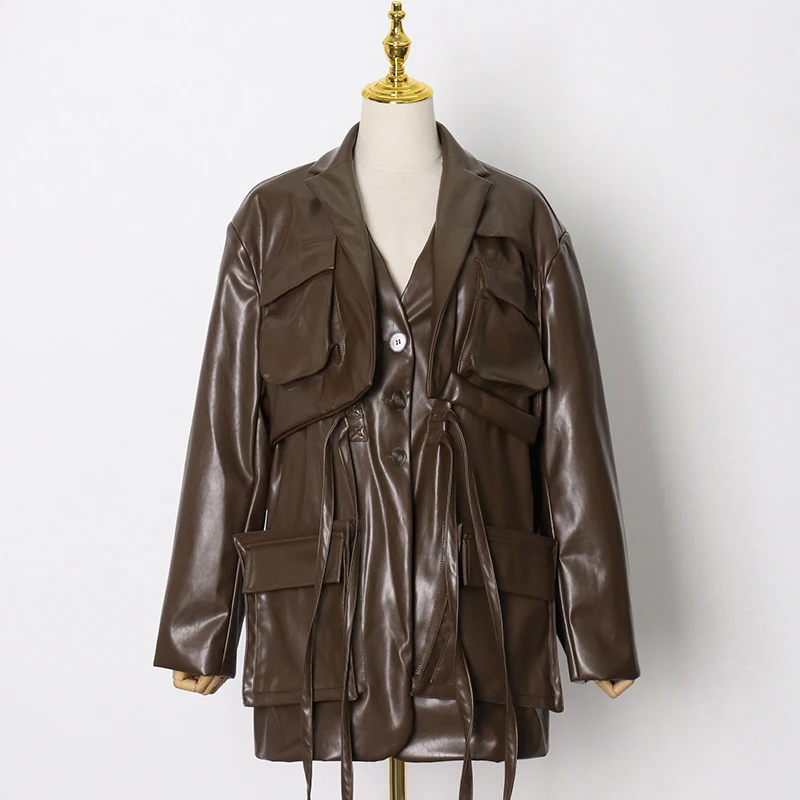 Куртка женская однобортная составного кроя с карманами V-образным вырезом и