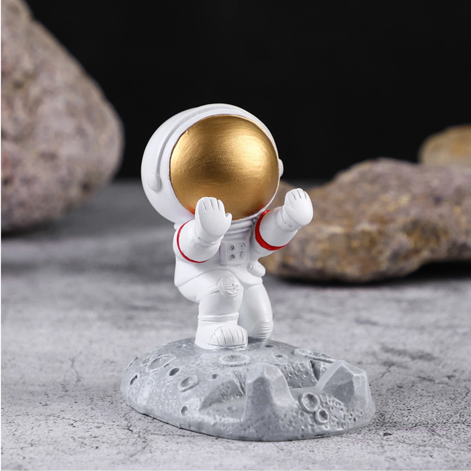 

Astronaut Mobile Phone Holder Resin Decoration Crafts Home Office Storage Desk Decoration Gifts