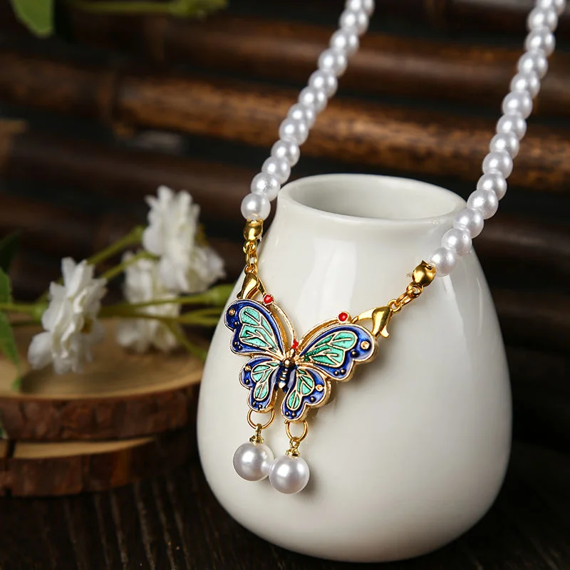 

Ожерелье с искусственным жемчугом и подвеской в виде бабочки