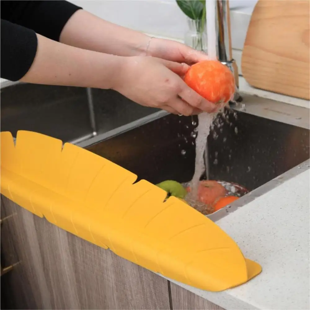 

Washing Dishes Banana Leaf Shape Kitchen Gadget Splashproof Baffle Water Splash Guard Sink Backsplash Sink Accessories