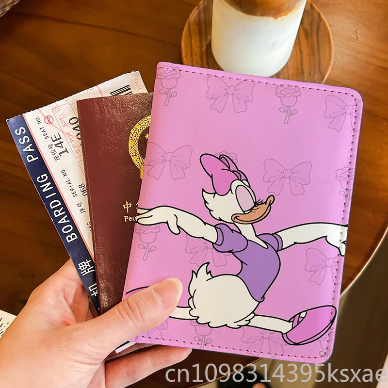 Фото Обложка для паспорта Disney Daisy Duck, милый функциональный держатель для карт для женщин, международные студенты, портативный органайзер для путешествий, зарубежный №2