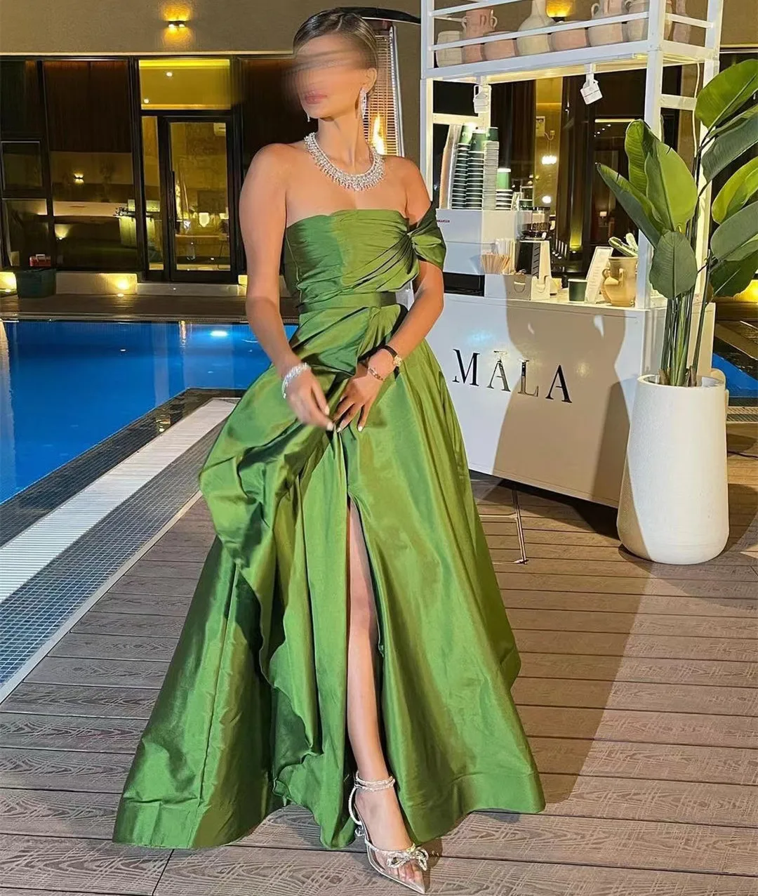 

Saudi Arabia Elegant Evening Party Gowns Green Taffeta Prom Dresses Strapless One-Shoulder Side Slit Floor-Length Sleeveless