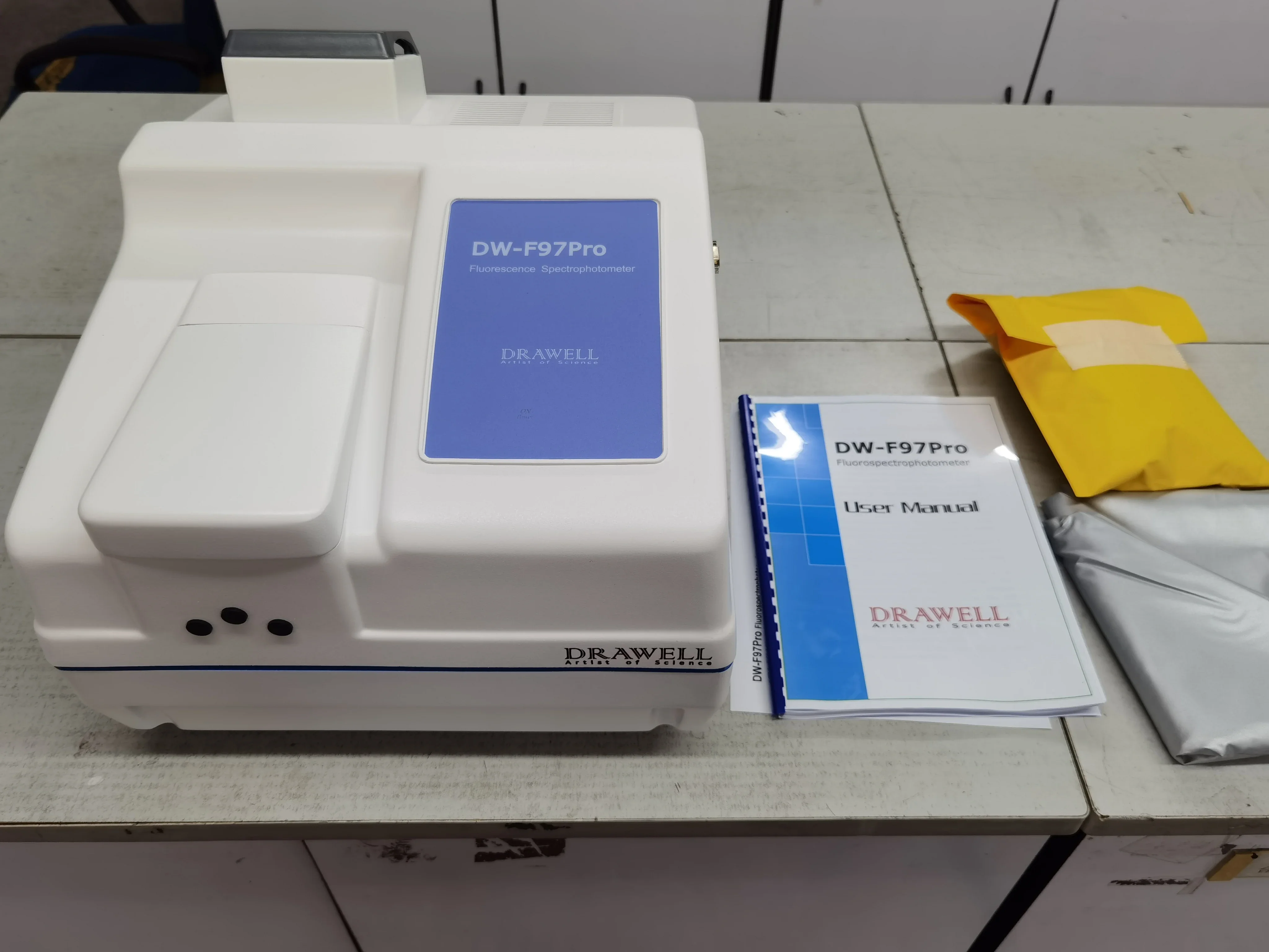 200 нм - 900 Дешевая цена Лабораторный спектрометр Флуоресцентный спектрофотометр