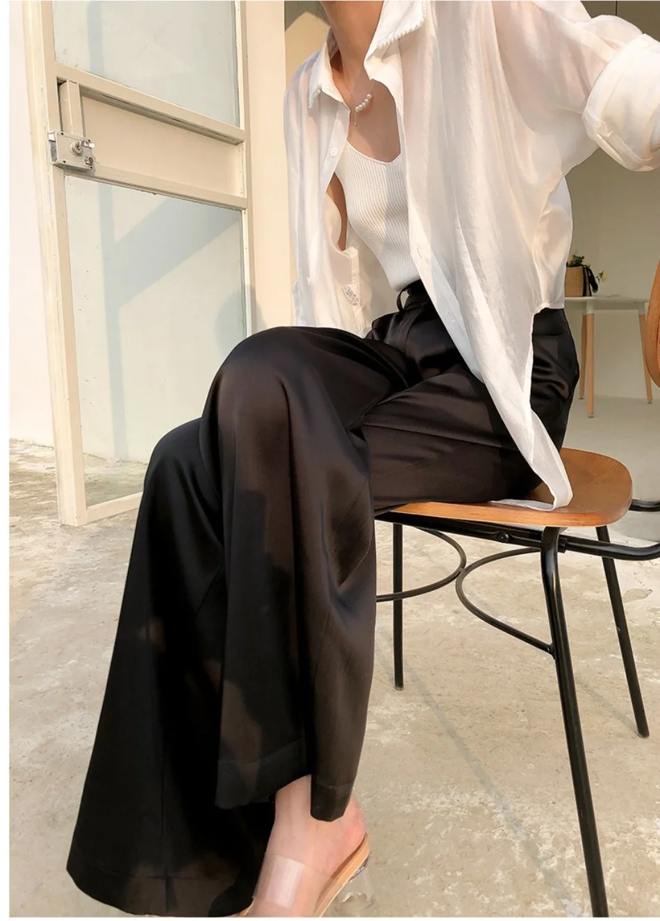 

Новинка лета 2023, шелковые атласные женские брюки с высокой талией, повседневные Черные корейские модные брюки с широкими штанинами для женщин
