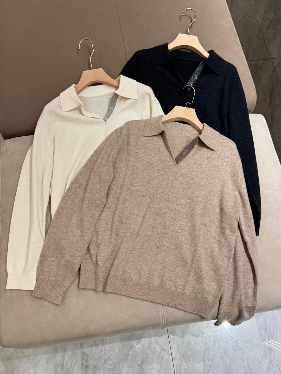 Осенний женский кашемировый свитер с длинными рукавами и V-образным вырезом