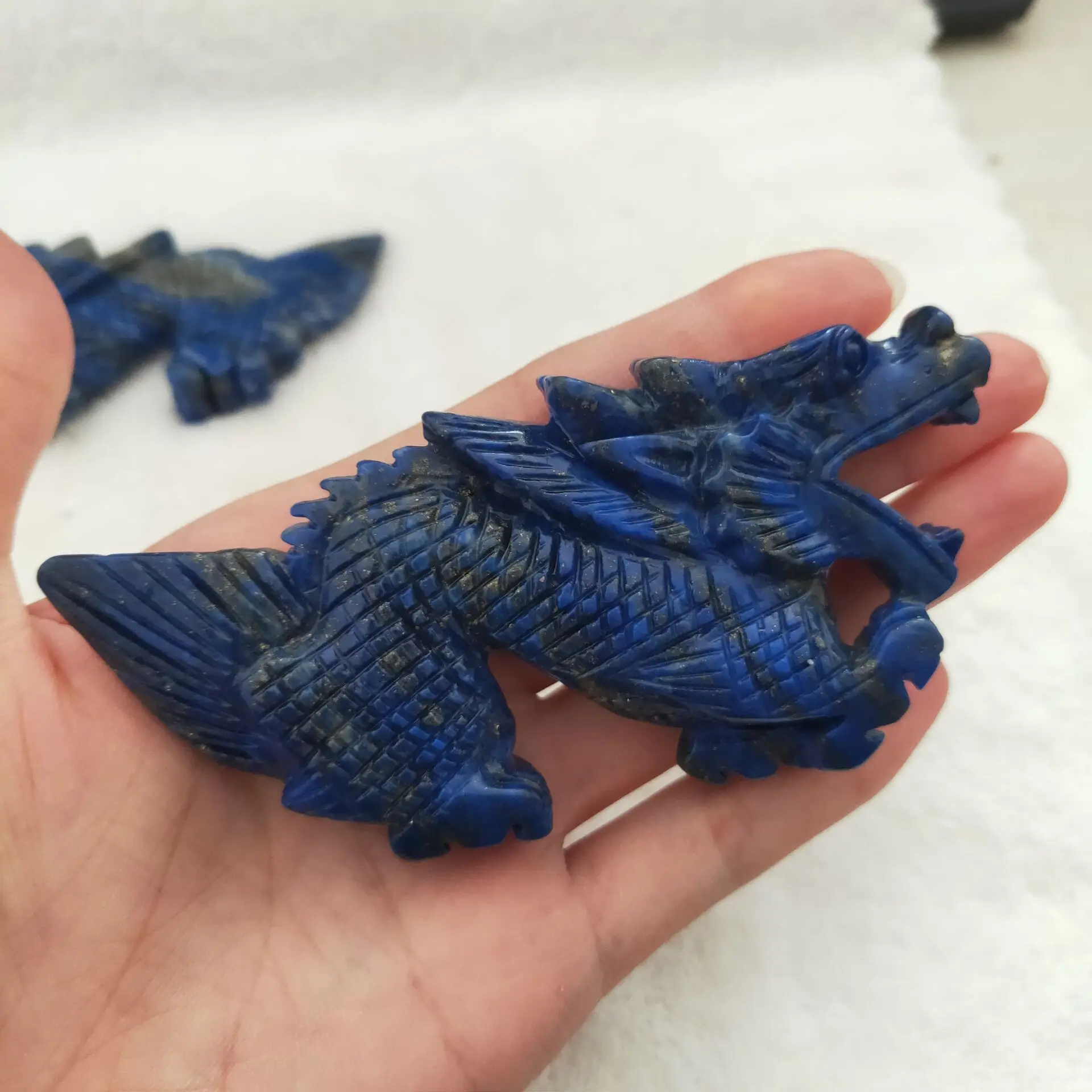 

1pcs High-quality Natural rock hand carved dragon ornaments lapis lazuli crystal sculpture
