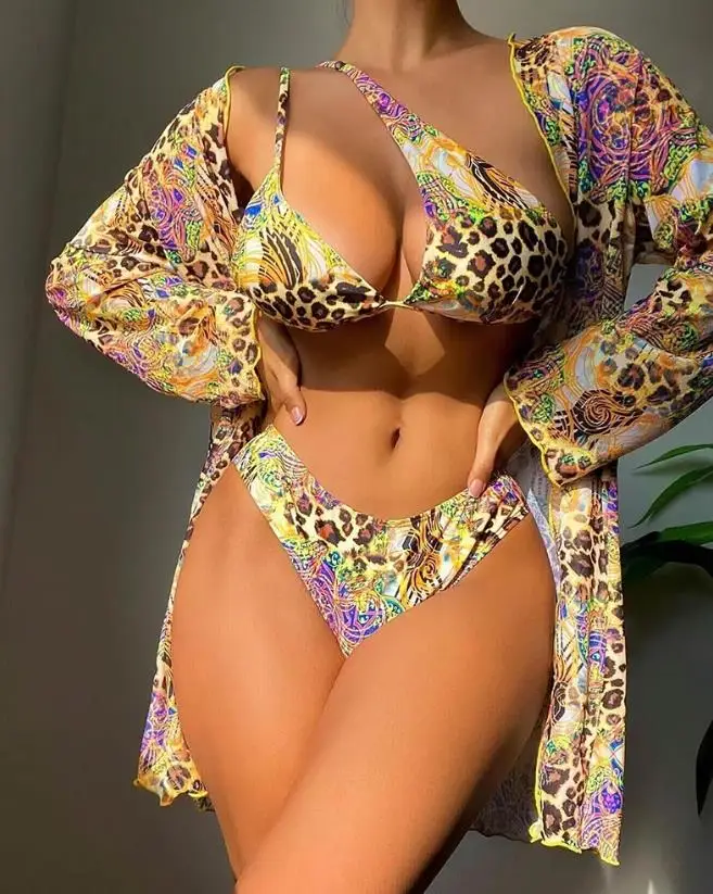 Соблазнительное бикини с высокой