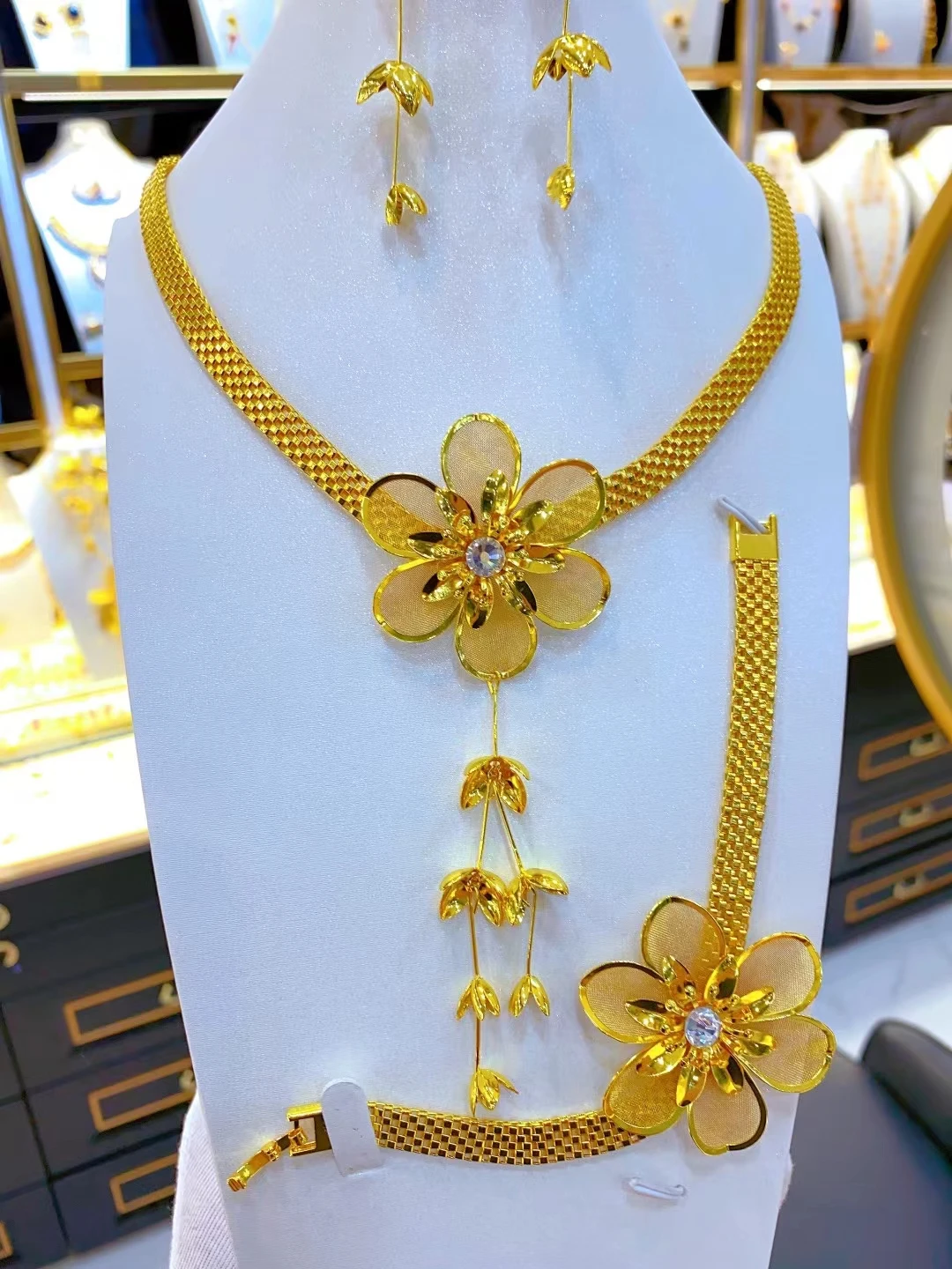 2024 Дубай новое позолоченное ожерелье серьги кольцо браслет Свадебная вечеринка