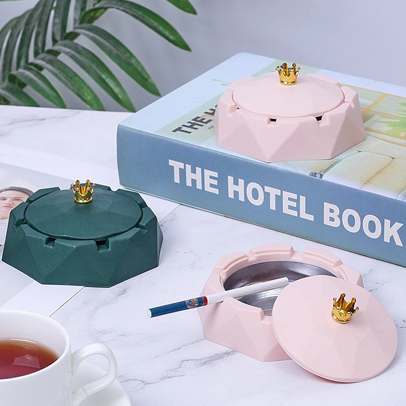 

Crown Top Ashtray for Home Decoration Creative Ashtray Living Room Decor Ash Tray for Bar Restaurant Smoking Accessories