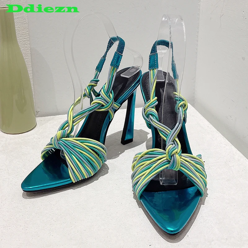 

Женские туфли-лодочки на тонком высоком каблуке, с острым носком