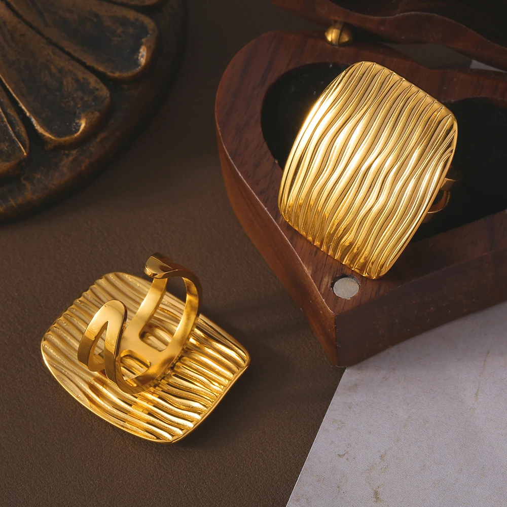 Женский ювелирный комплект из кольца и серёг нержавеющей стали