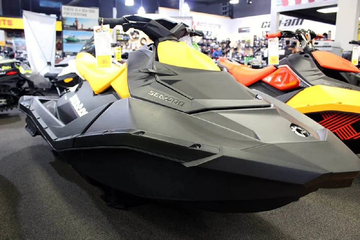 

NEW PROMO 2023 Sea Doo Spark Trixx 3-up Rotax 900 H.O. A C E iBR