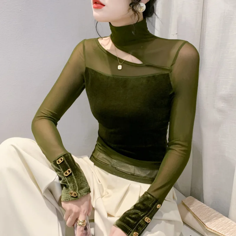 Женская облегающая футболка с разрезом и сеткой