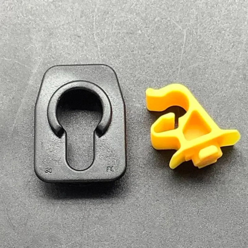 

Набор защелкивающихся зажимов для Jeep Renegade 68247114AA 68095225AA