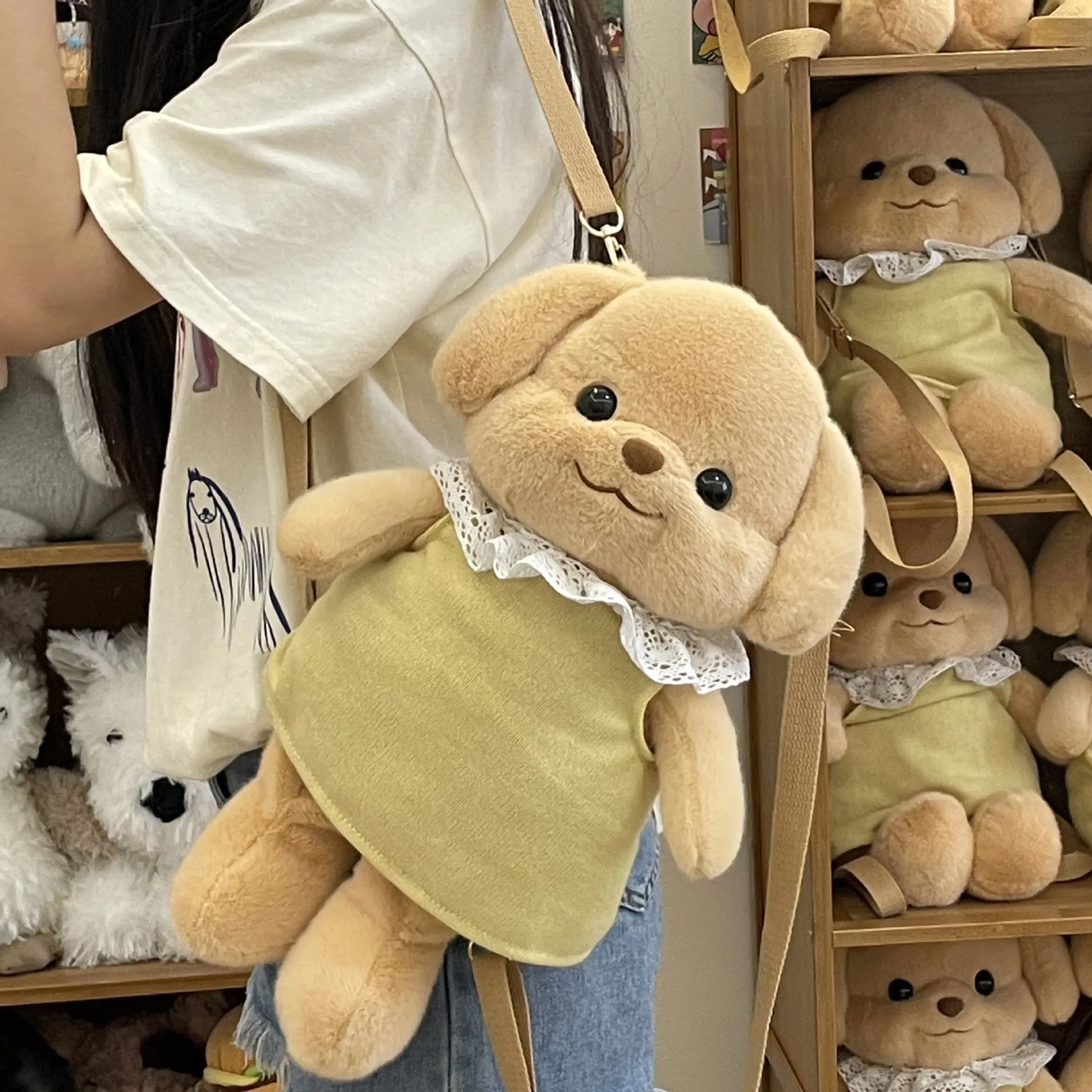 Плюшевая игрушка в виде пуделя