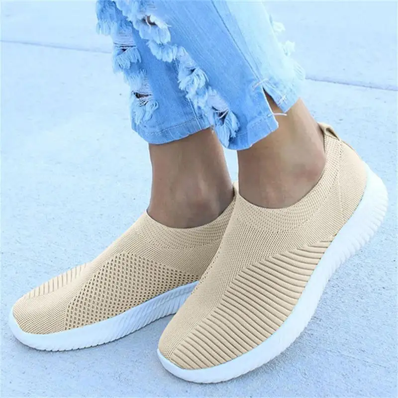 Women's sports shoes Mesh casual vulcanized shoes Soft soled large flat shoes Women's fashionable and comfortable socks shoes