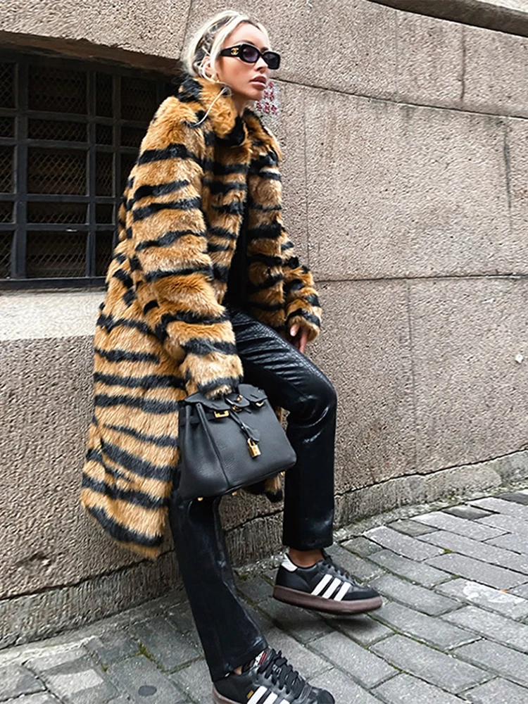 Women Lapel Faux Tiger Pattern Fur Overcoat Female Casual Loose Coat Lengthened 2022 New Winter Warm Fashion Outdoor Windbreaker