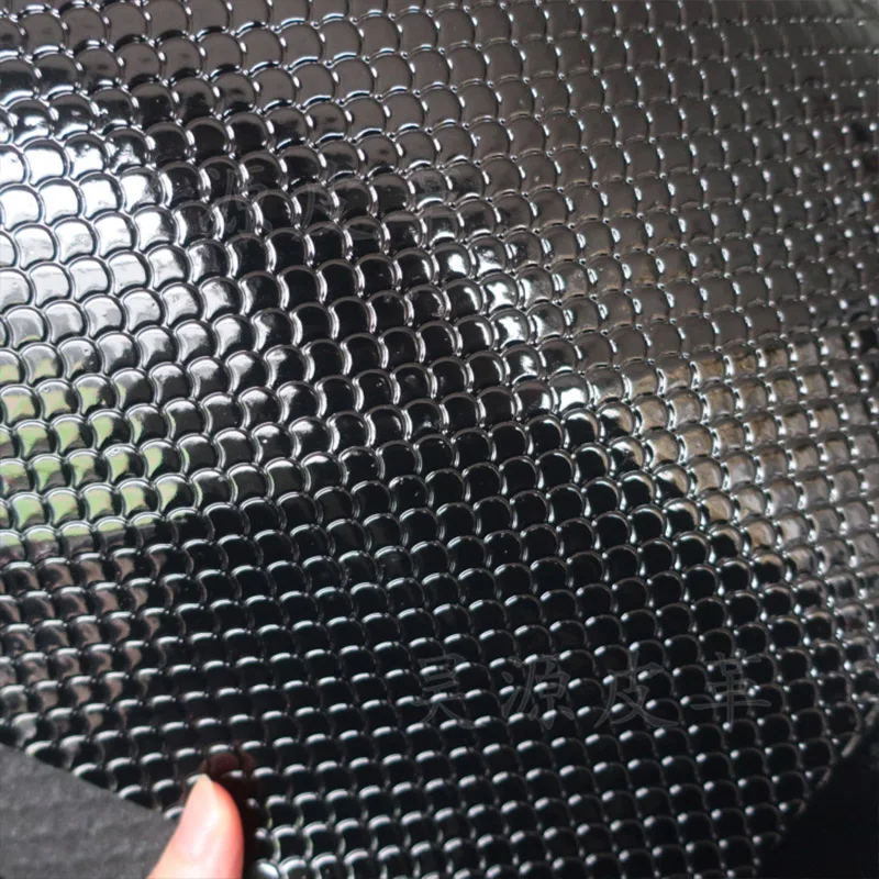 Good Black High Gloss Fish Scale Shell Pattern Brushed l Pvc Leather Fabric Handmade Bag Material Artificial Leather Sewing Sofa