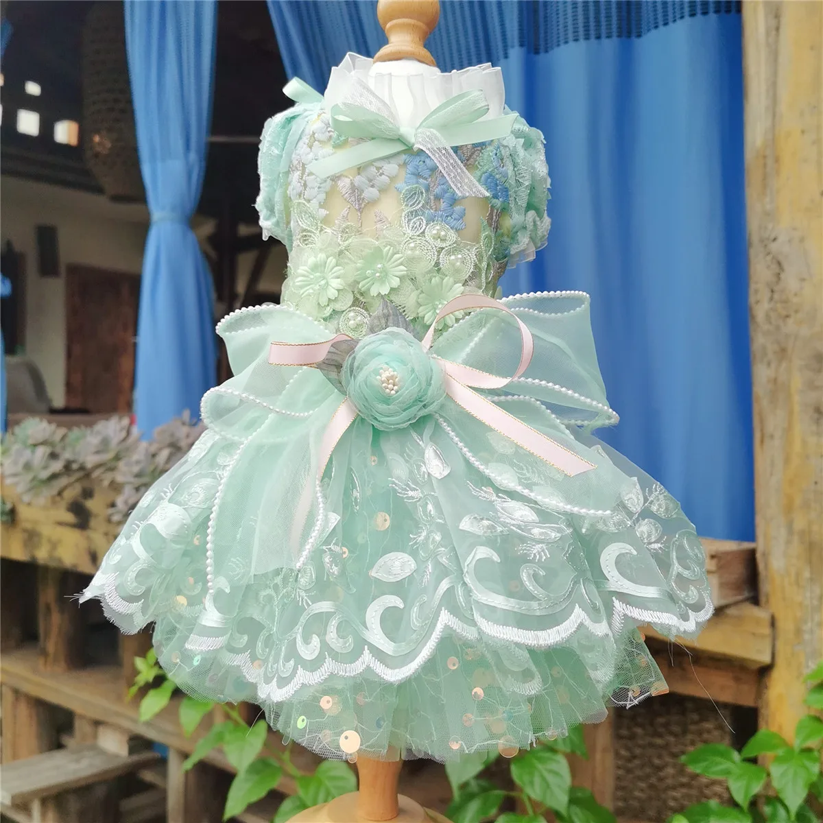 

Fine Fashion Green Pet Dog Clothes Hollow Lace Embroidered Flower Cute Bow Party Princess Dresses For Small Medium Dog Chihuahua