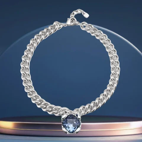 Серебряное ожерелье с кристаллами