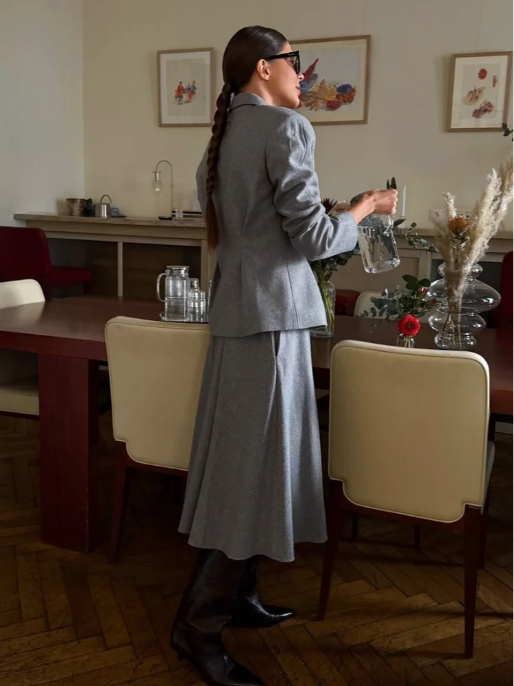 Новинка осени 2024 серый плиссированный комплект с юбкой для женщин Однотонная