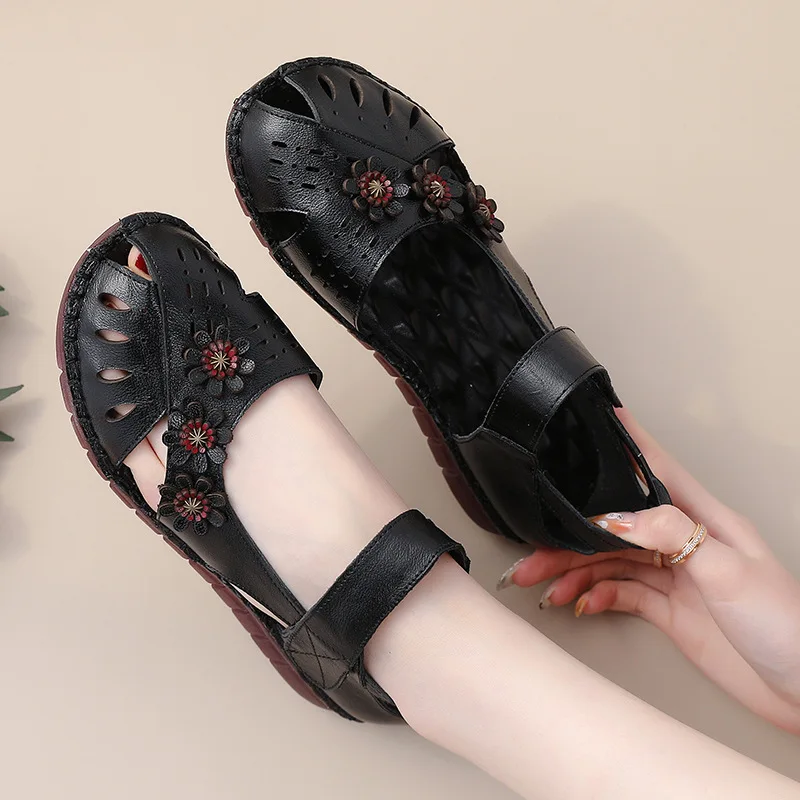 2023 New Female Leather Flat Shoes Flowers Breathable Women Hollow Sandals Comfortable Soft Sole Mom Walking Shoes Loafers