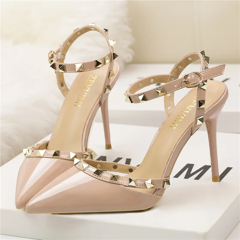 

Сандалии женские на каблуке 9,5 см, шипованные босоножки с заклепками, обувь для стриптиза, роскошная Свадебная обувь для подиума, телесного цвета, лето