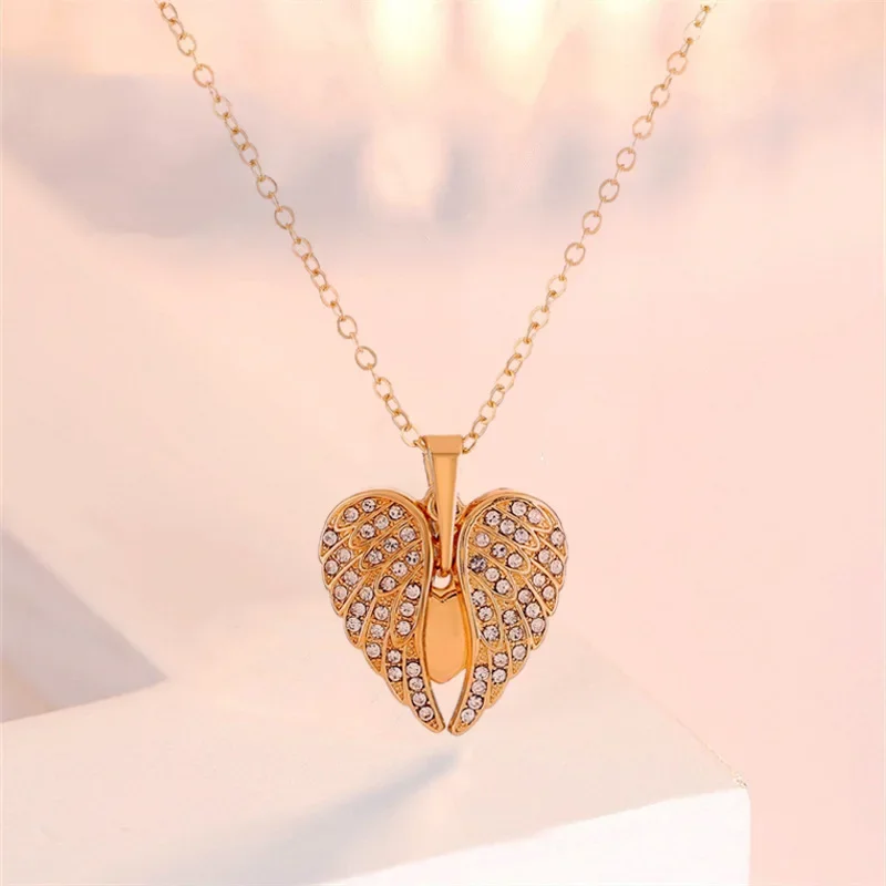 

Ожерелье с подвеской в виде крыла ангела, Инкрустированного бриллиантом