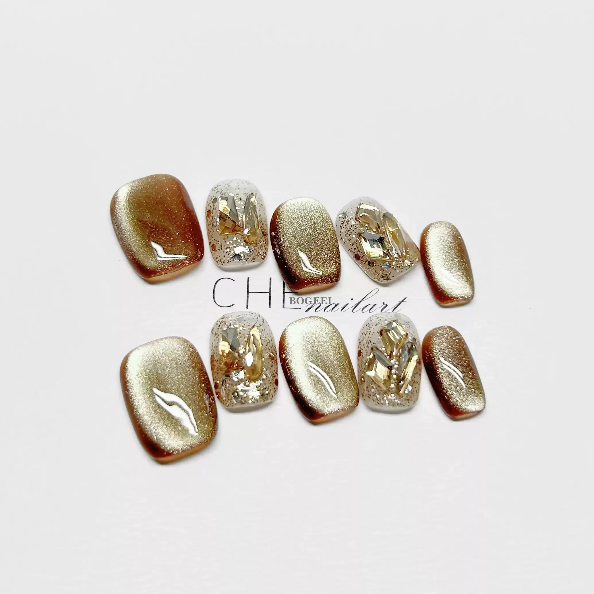 Накладные ногти золотого цвета блестящий кошачий глаз бриллиантовый камень