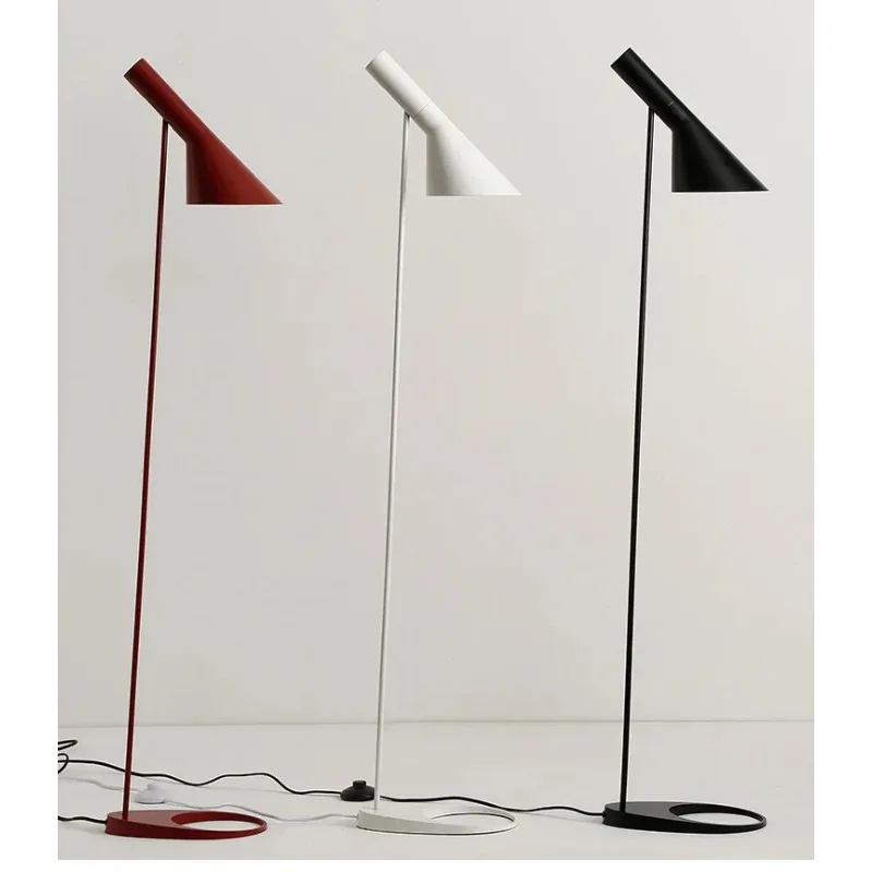 Светодиодная Напольная Лампа черного и белого цвета Арне Якобсен для гостиной