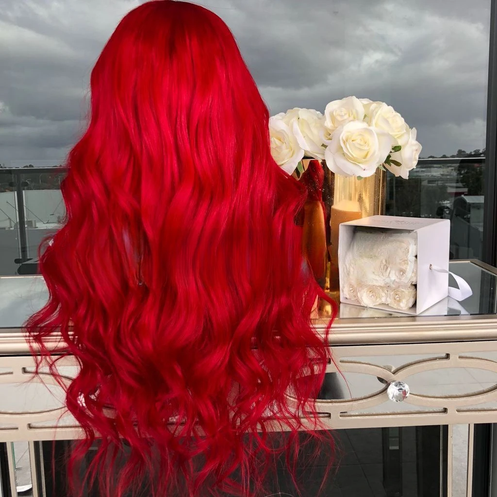 Красные волоконные капоты средней длины крупные волны