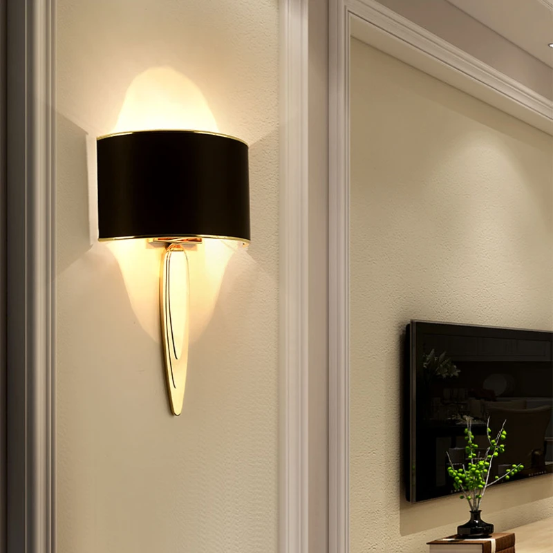 Post-modern Stainless Steel Led Wall Lamp Nordic Living Room Bedroom Bedside Decorative Art Designer Led Background Wall Lamp