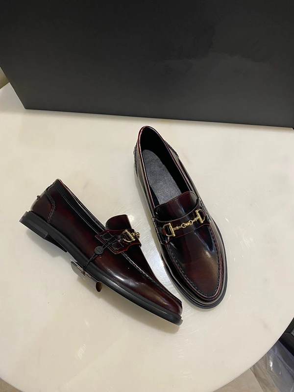 Женские винтажные лоферы на плоской подошве из натуральной кожи с металлическим