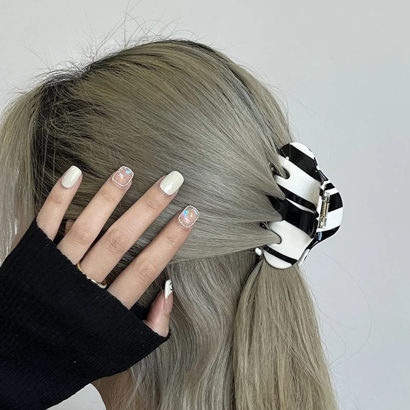 

2023 Acetic Acid Black and White StripesHair Claw Clips Hair Rope for Girls Hairpins Women Bobby Pin Accessories Headwear