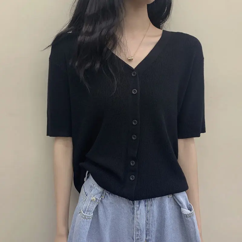 

V-neck top women's spring and summer 2022 retro gentle thin ice silk short-sleeved black short knitted cardigan