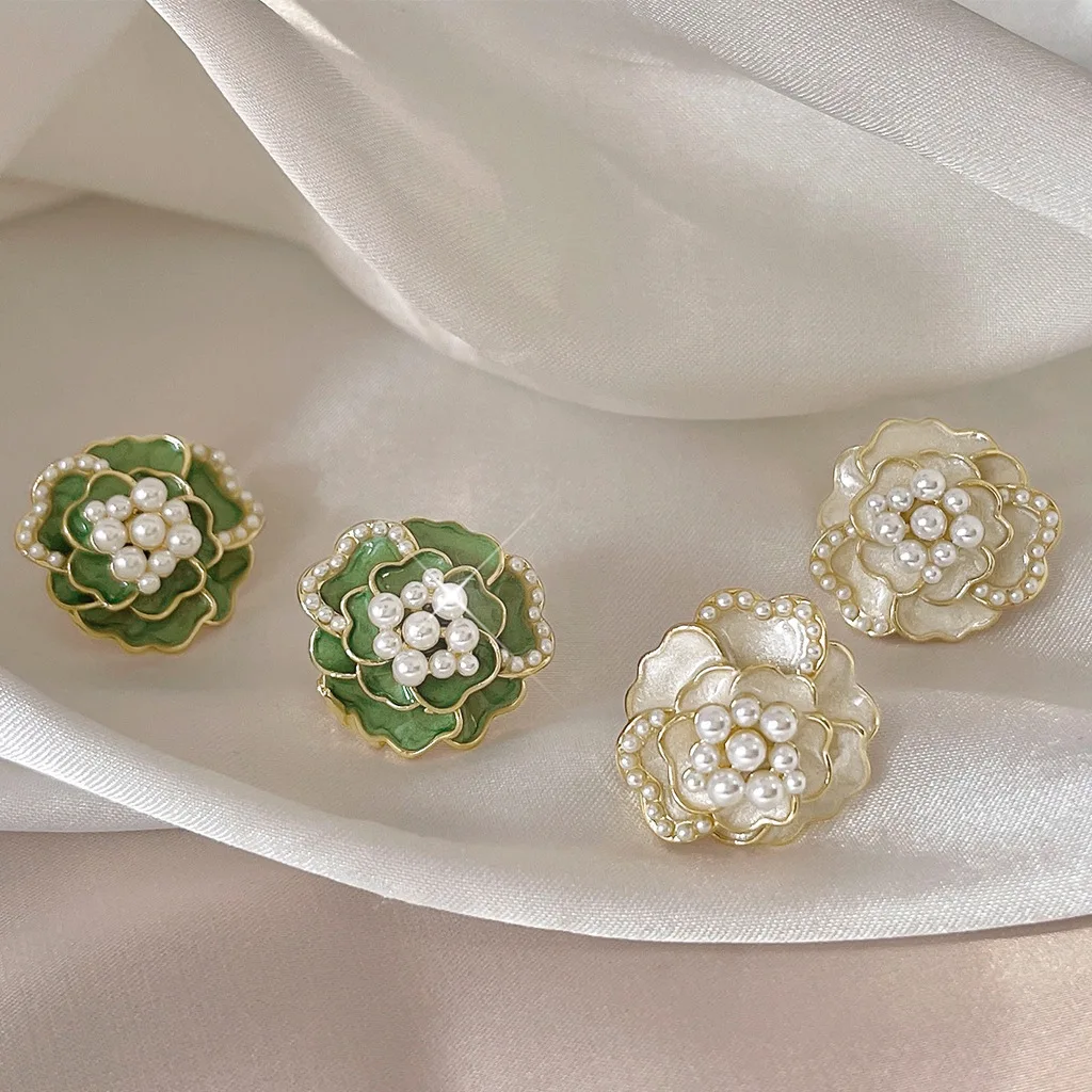 

Elegant Camellia Pearl Flower Stud Earrings for Women Bride Fashion Bloom Drop Piercing Wedding Prom Party Jewelry Girl Ear Gift