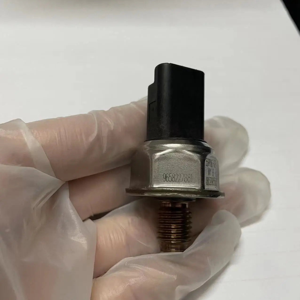 

1pc Oil Pressure Switch Fuel Pressure Sensor Suitable for Pe-ugeot Citr-oen F-ord F-iat 55PP06-03 55PP06-02 9658227880