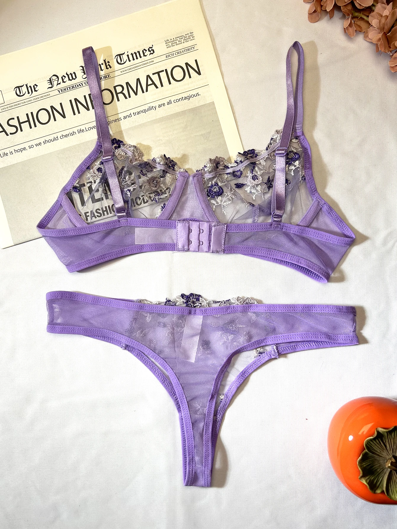 Комплект женского кружевного нижнего белья