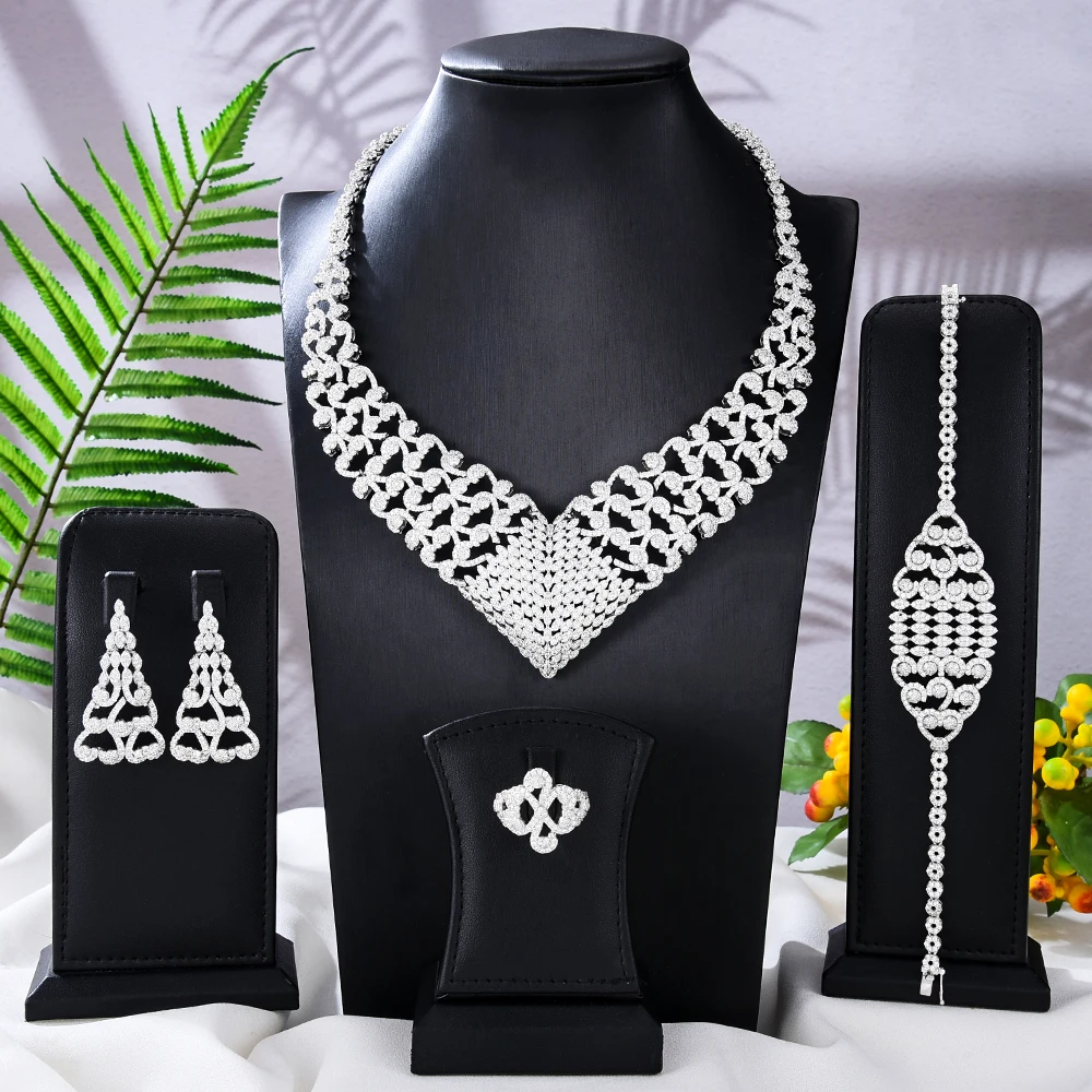 

Комплект из колье, серёг и кольца, в африканском стиле