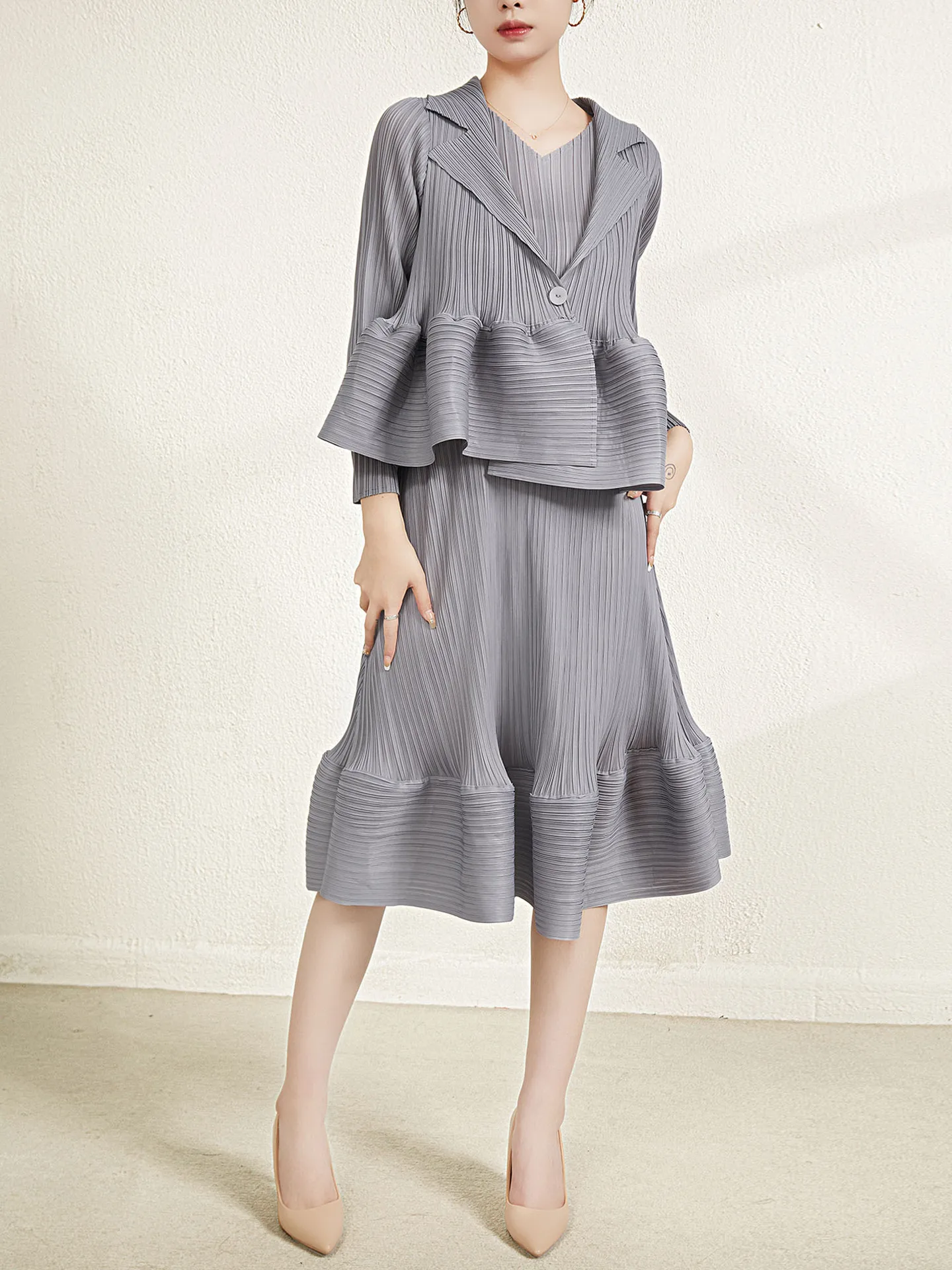 

Комплект из двух предметов для женщин, Весенняя новинка, плиссированная Свободная юбка-трапеция средней длины с укороченным рукавом и юбко...