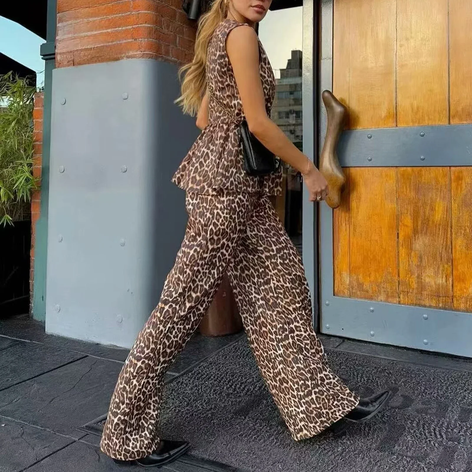 Женский комплект из 2 предметов с леопардовым принтом и широкими штанинами