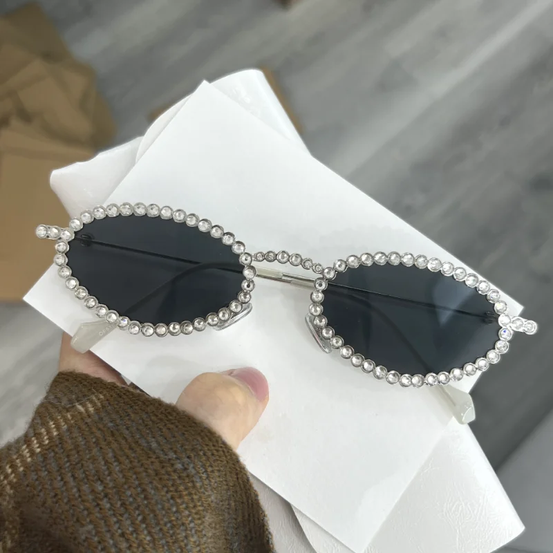 

New Diamond Oval Ladies Sunglasses Luxury Brand Diamond Small Glasses Japanese and Korean Metal Trend Decoration Oculos De Sol