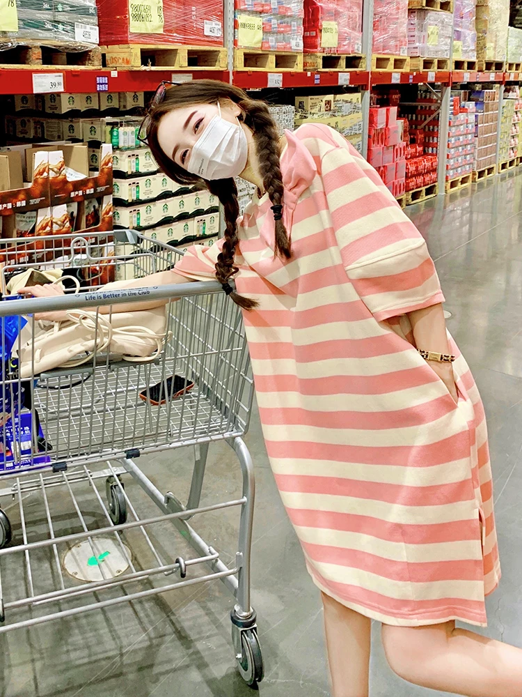 Женское платье-футболка с коротким рукавом круглым вырезом и бантом