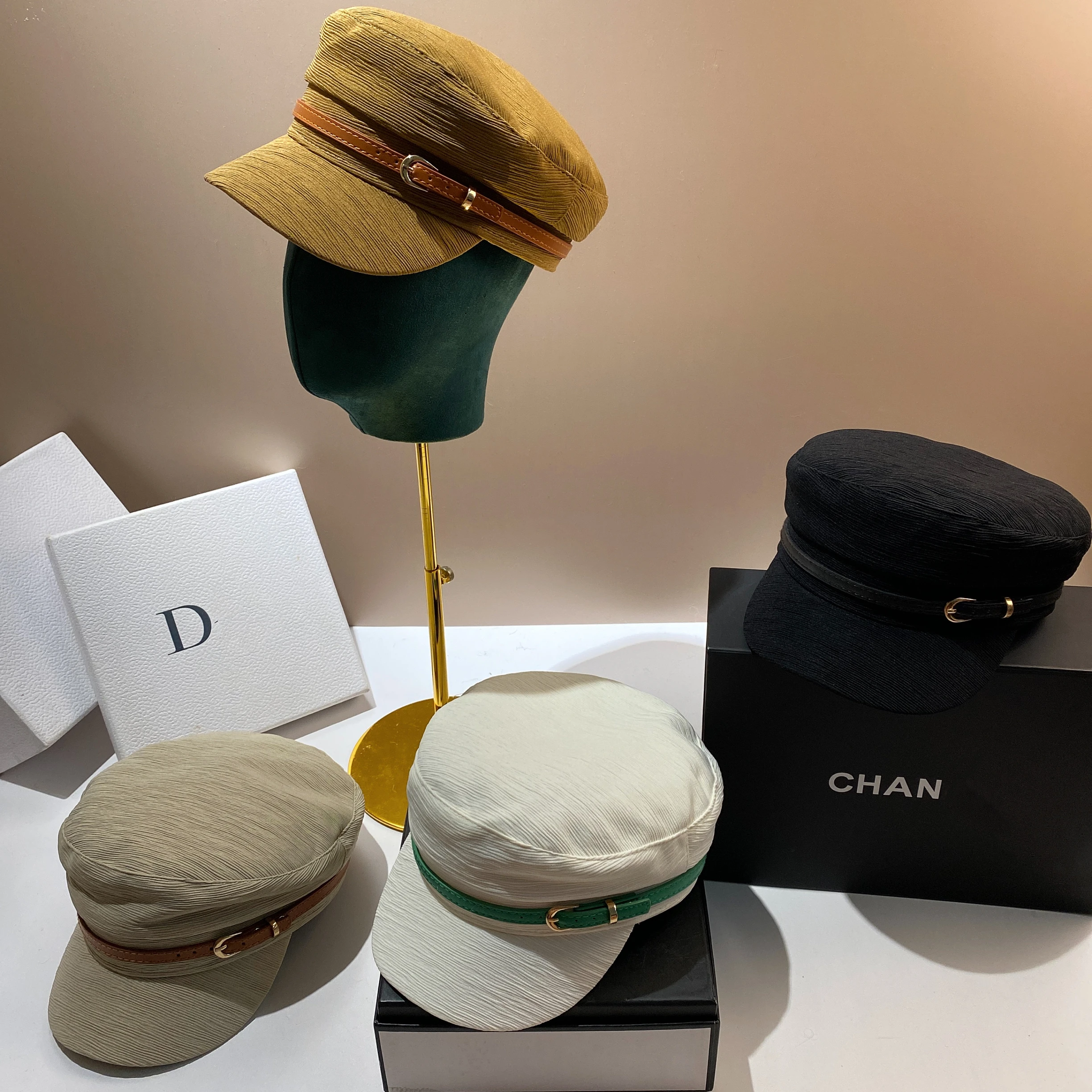 

Универсальная индивидуальная темно-синяя шапка с поясом в британском стиле, полосатая шапка с плоским верхом в японском стиле, брендовая шл...