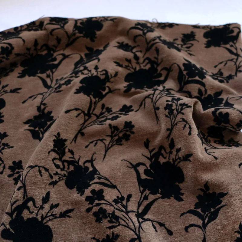 

Красивая коричневая замша осень-зима черный цветок Флокирование одежда ткани ткань сделай сам