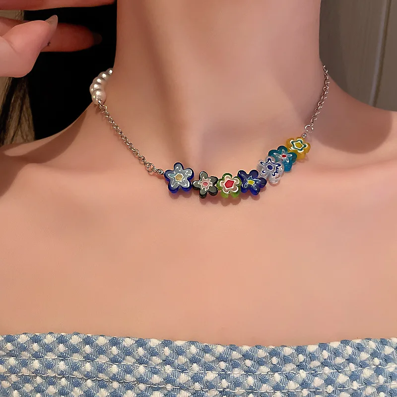 

VSnow Fashion Irregular Multicolor Flower Pearl Chokers Necklace for Women Contrasted Asymmetry Chain Vintage Necklace Jewelry