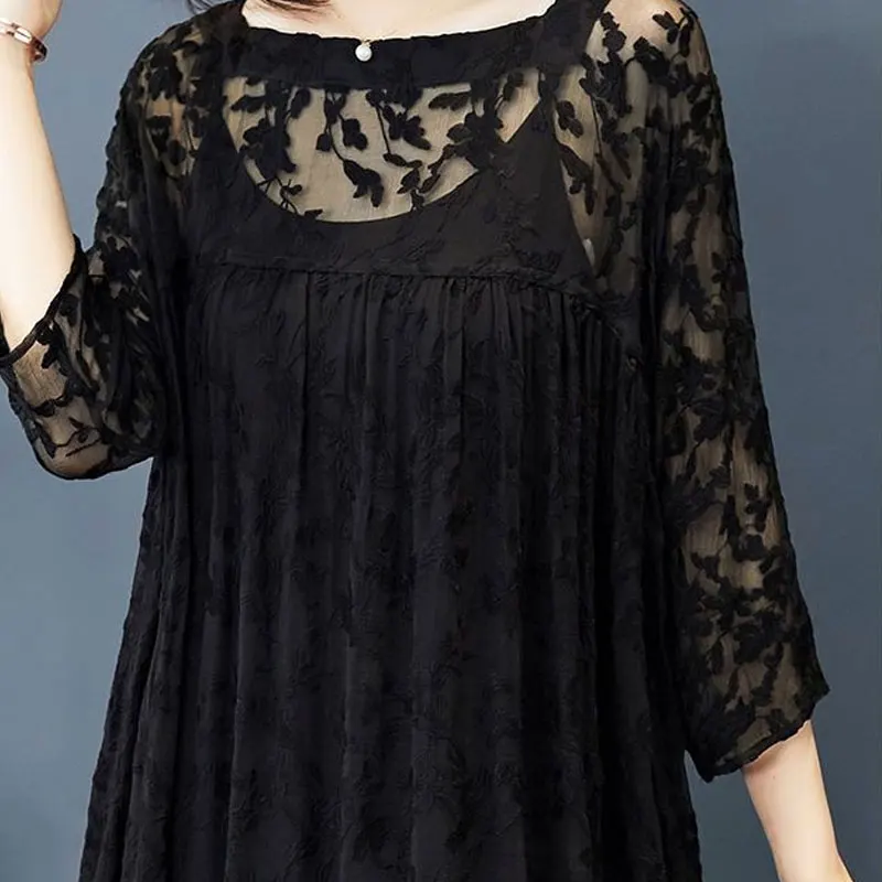 Женское кружевное платье-миди с круглым вырезом и рукавом 3/4