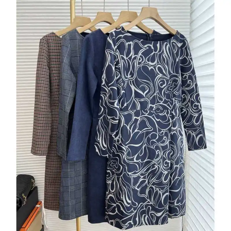 

2023 New Autumn and Winter Women Round Neck Long-sleeved Printed High-waist Dress